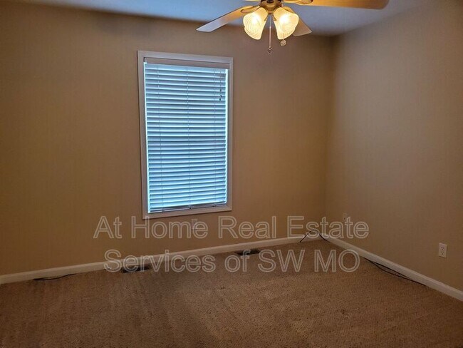 Foto del edificio - 308 Excalibur Ct