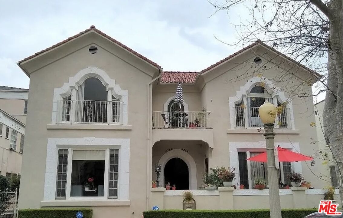 Foto principal - 328 N Sycamore Ave