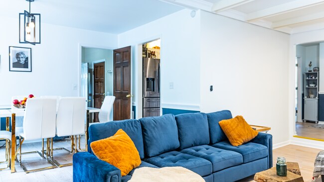 Foto del edificio - 8183 Courtwood Rd