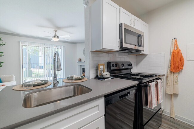 Foto del edificio - 200 Hollow Tree Ln