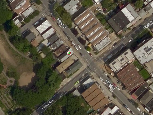 Foto del edificio - 53-12 102nd St