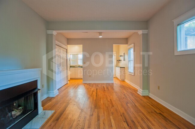 Building Photo - 925 Greenwood Ave NE