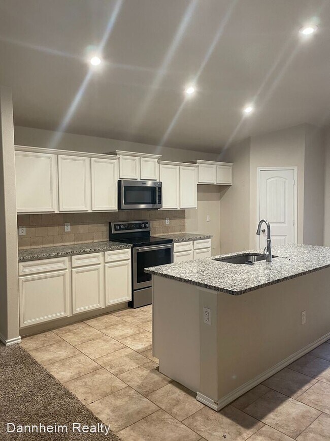 Building Photo - 3 br, 2 bath House - 2111 141 St