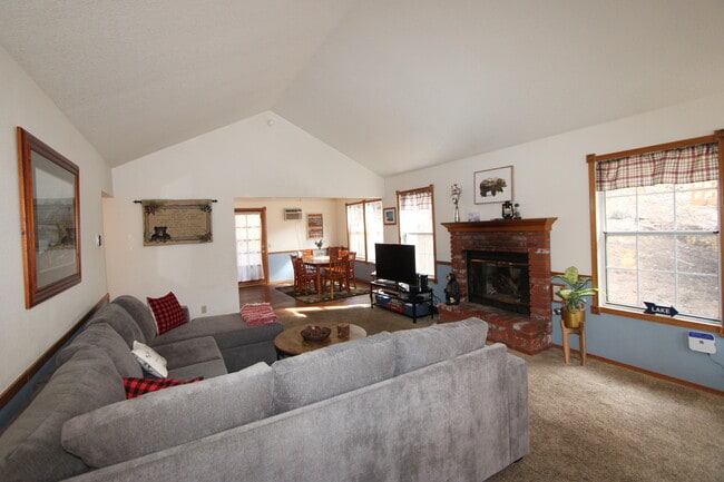 Building Photo - 43073 Grizzly Ct