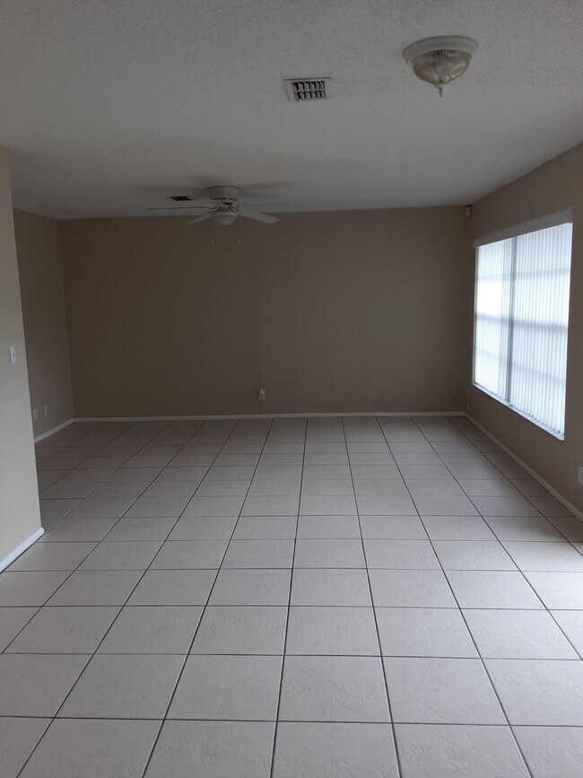 Foto del edificio - Beautiful 3 Bed 1 Bath Single Family Home
