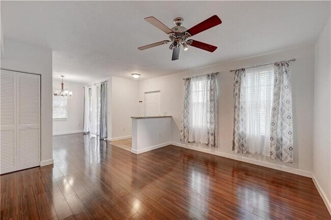 Foto del edificio - 6746 W Sample Rd
