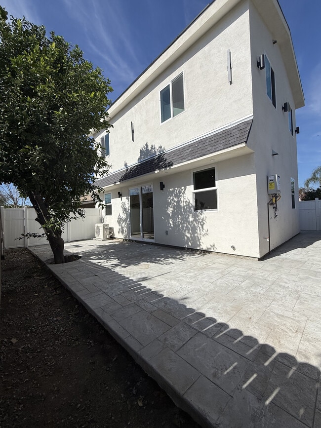 Building Photo - 7806 Ferncola Ave