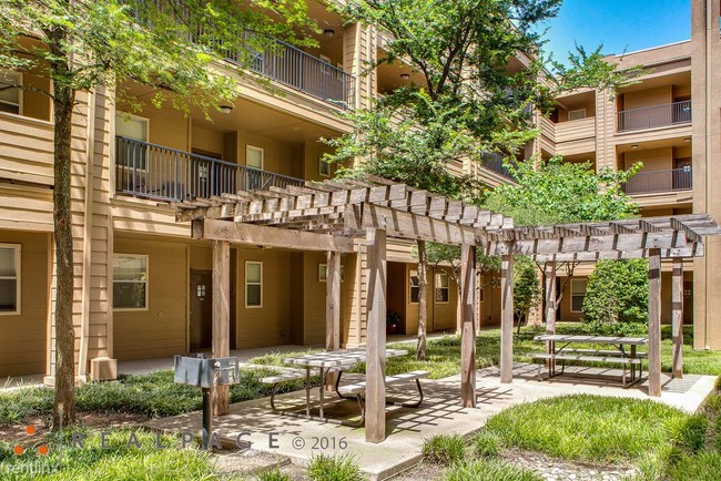 Building Photo - 9215 Garland Rd