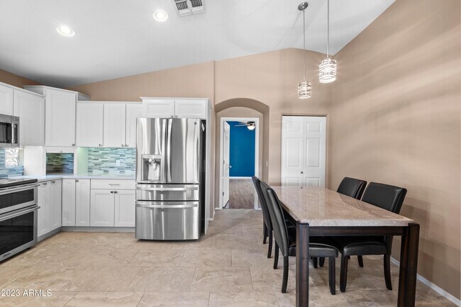 Foto del edificio - 9750 N Monterey Dr