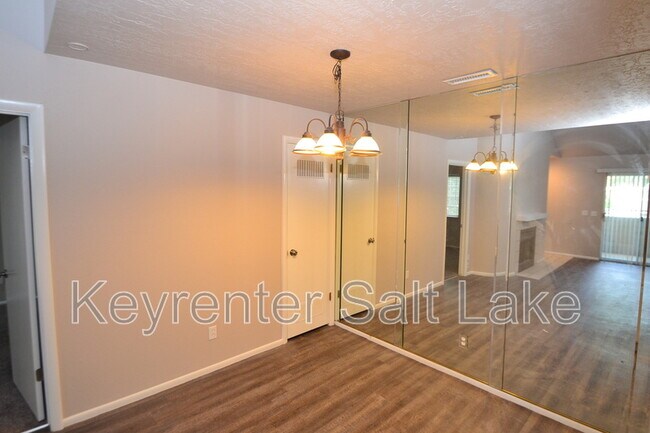 Foto del edificio - 1462 E Foxboro Dr