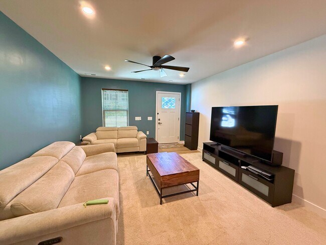 Building Photo - 408 Leasowe Ln