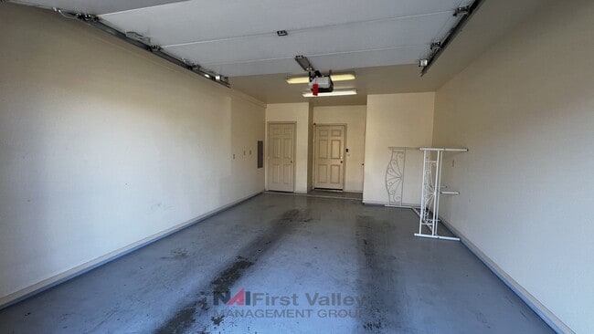 Foto del edificio - 3 Bedrooms, 2 Baths and a Single Car Garage