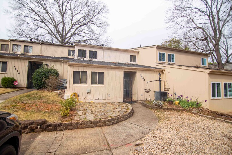 Foto principal - 7908 Horse Chestnut Ln