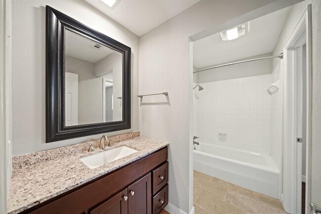 Foto del edificio - 414 Fox Briar Ln