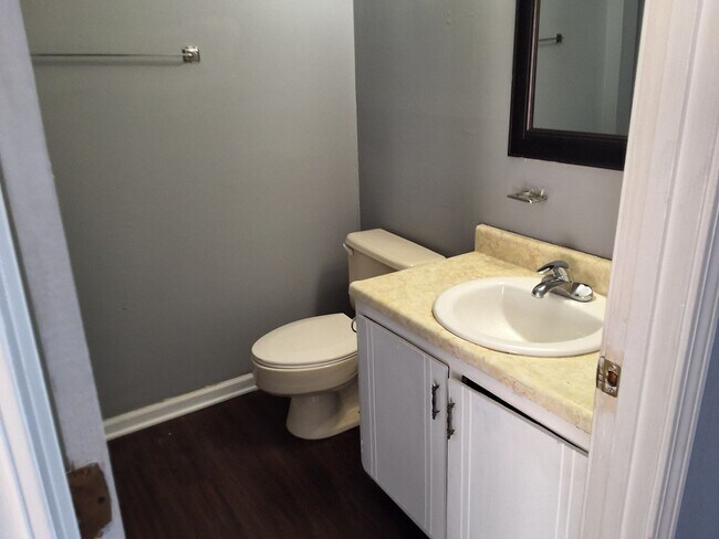 Foto del edificio - 1221 Clear Ridge Ln