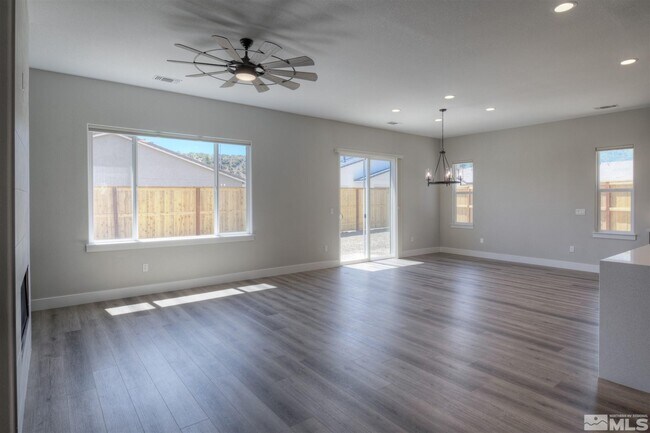 Building Photo - 262 Commodore Dr