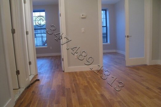 Foto del edificio - 35 Rogers Ave