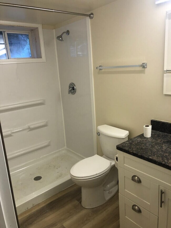 Building Photo - 421 Kungs Way