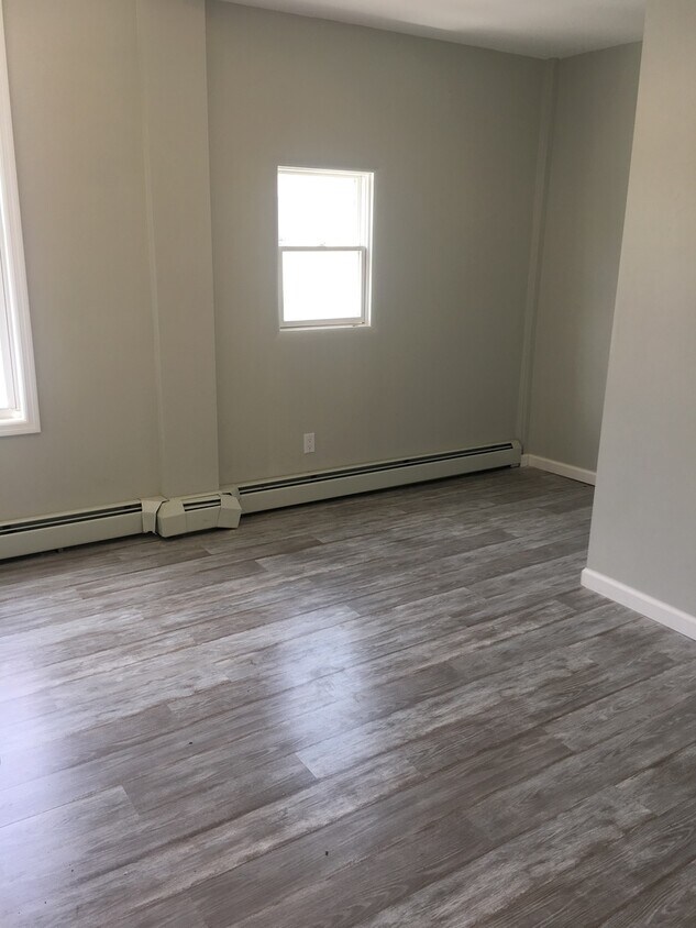 Foto principal - 497 Yates St
