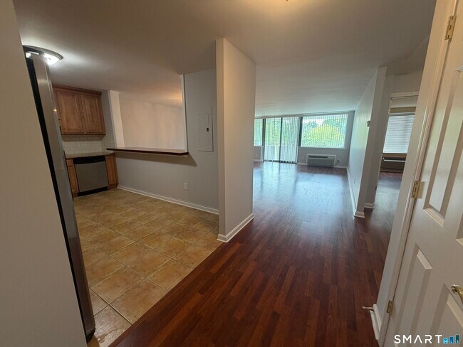 Building Photo - 1460 Elm St