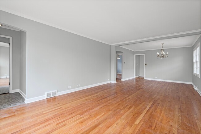 Foto del edificio - 7733 W Wilson Ave