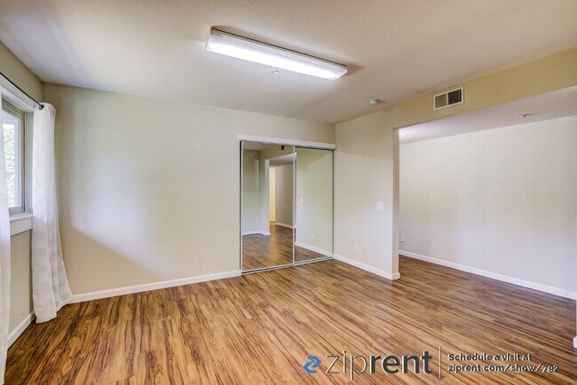 Building Photo - 524 41st St