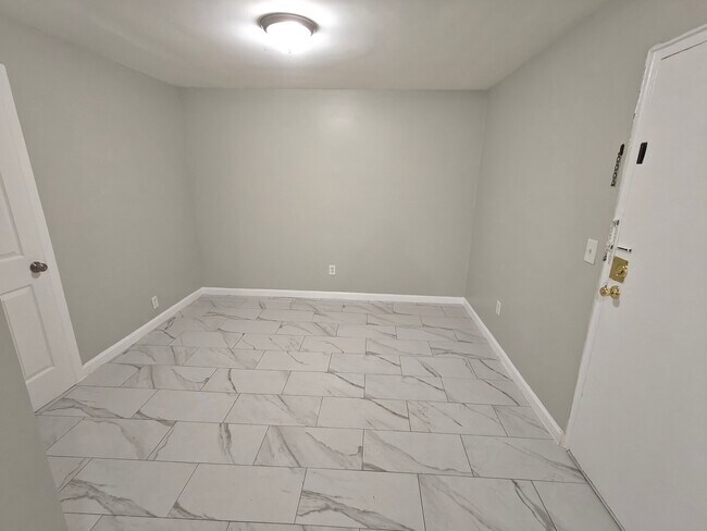 Building Photo - 48 Carteret St