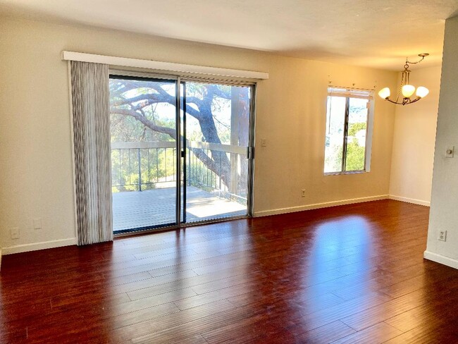 Living room and dining room - 5314 Ridgeview Cir