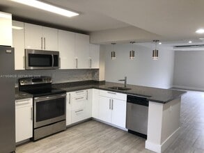 Building Photo - 161 Lakeview Dr