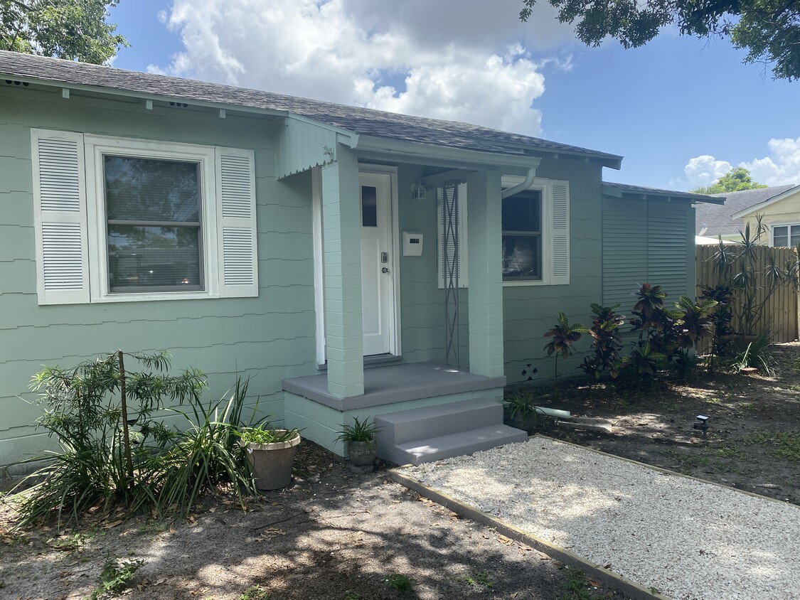 Primary Photo - 1601 Essex Dr N