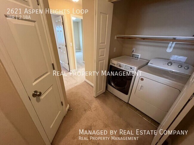 Foto del edificio - 2621 Aspen Heights Loop