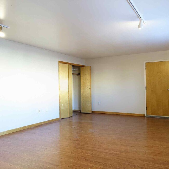 Foto del edificio - 250 W Fuller Ave