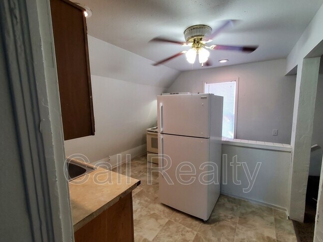 Foto del edificio - 719 W Augusta Ave