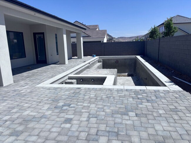 Foto del edificio - Beautiful custom single story in Moorland Park with pool