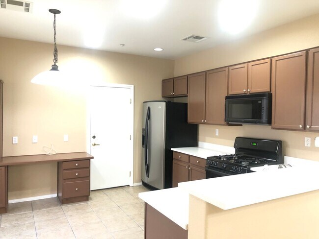 Building Photo - BEAUTIFUL  2 STORY 3 BEDROOM/ 3 BATH HOME ...
