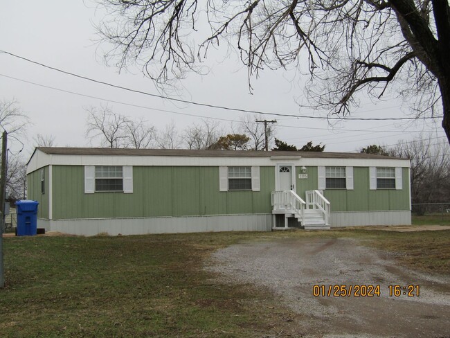 Building Photo - Very Nice Double Wide Home located in Cach...