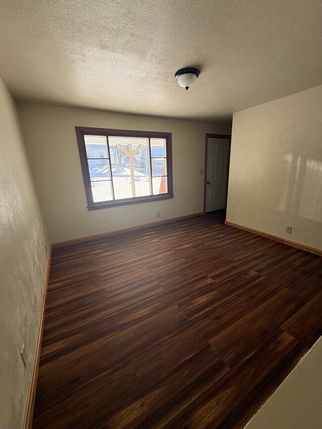 Foto del edificio - 143 Poplar Rd