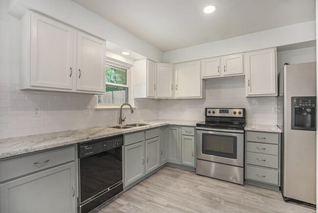 Building Photo - 22515 Colonialgate Dr