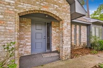 Building Photo - 2130 Lake Hills Dr