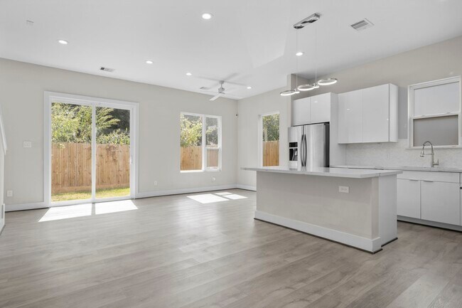 Building Photo - 861 Prosper St