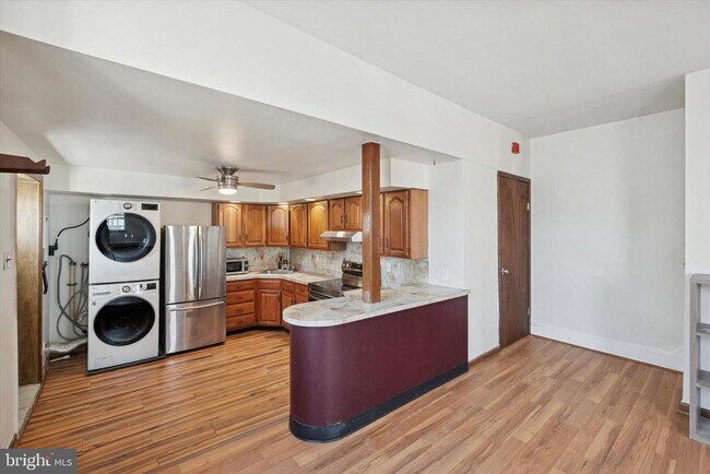 Foto del edificio - 632 E Girard Ave