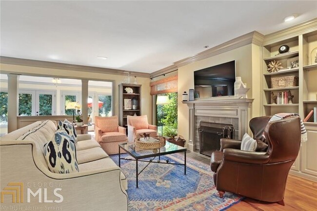 Building Photo - 2879 Castlewood Dr NW