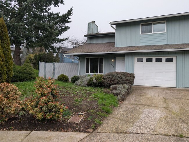 Building Photo - Two story 3bd/1.5bth duplex with a garage and fireplace! Near Mohawk Blvd