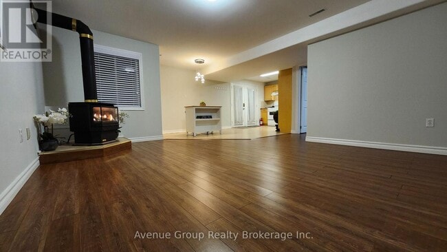 Building Photo - 124 Brown Wood Dr