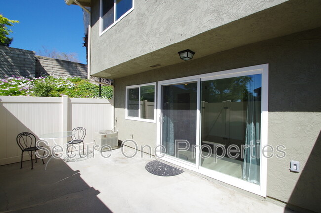 Building Photo - 491 Serento Cir
