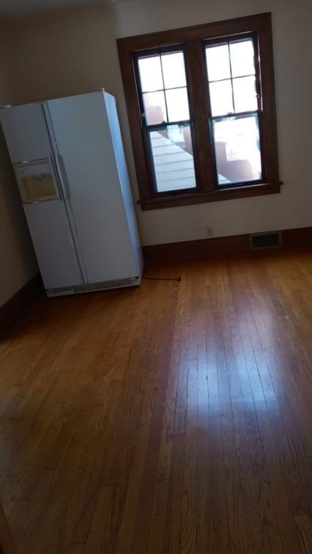 Building Photo - 3 Bedroom 2 Bathroom 2 Stall Detached Garage