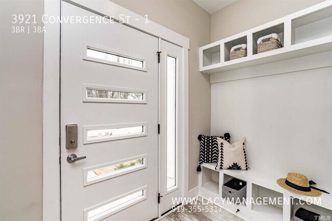 Foto del edificio - 3921 Convergence St