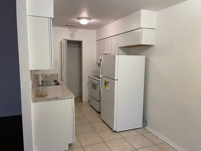 Building Photo - 2045 SW 69th Dr