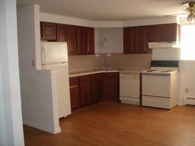 Building Photo - 6 Losson Garden Dr