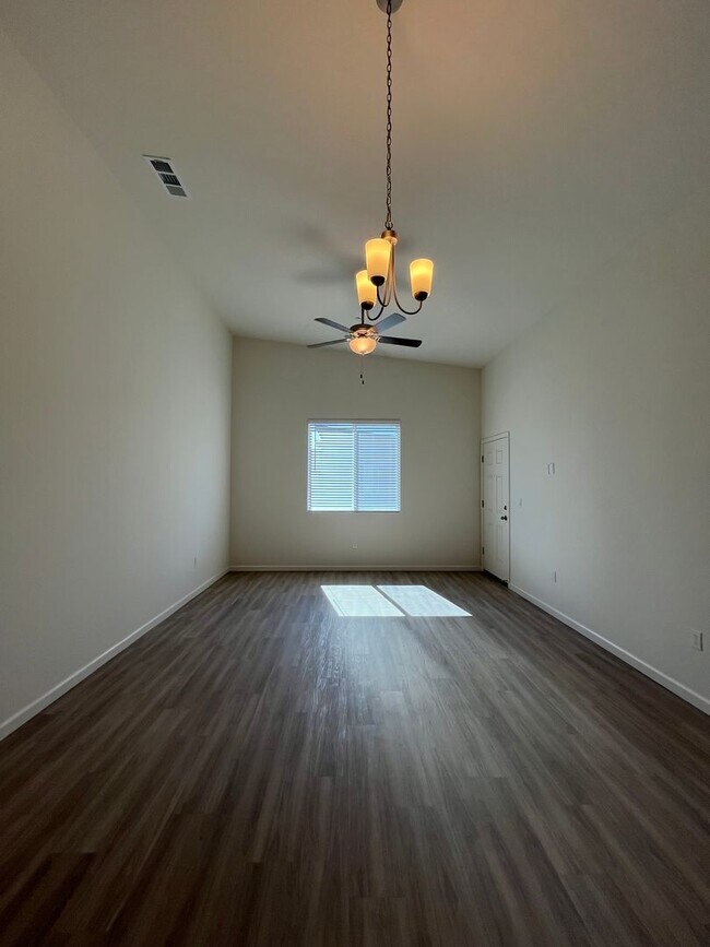 Building Photo - 4214